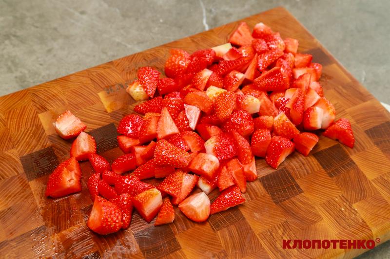 Приклад нарізки полуниці