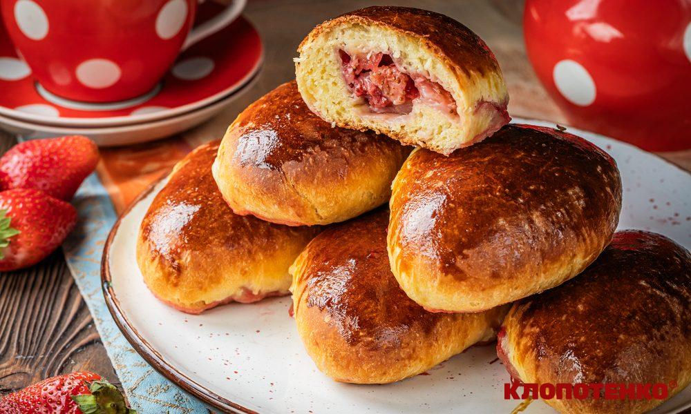 Пиріжки з полуницею