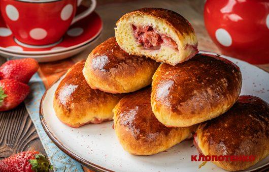 Пиріжки з полуницею