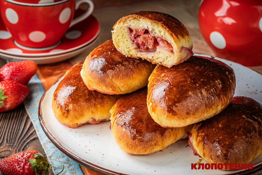 Пиріжки з полуницею
