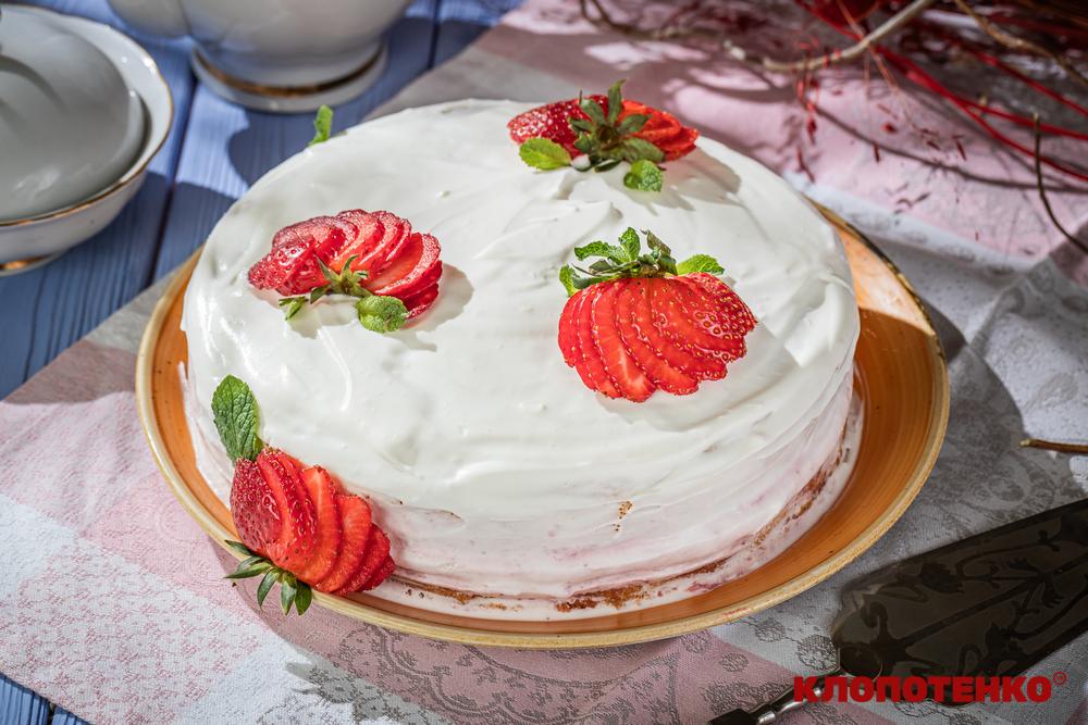 Торт з полуницею