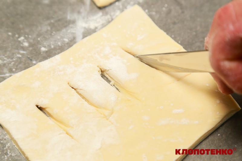 Нарізання шматочків тіста