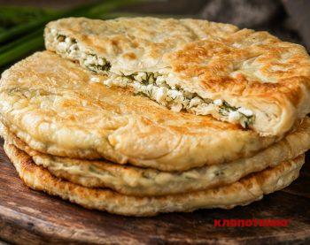 Плачинда з сиром і зеленню