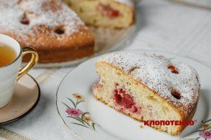 Пляцок з полуницею