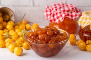 Варення з білої черешні