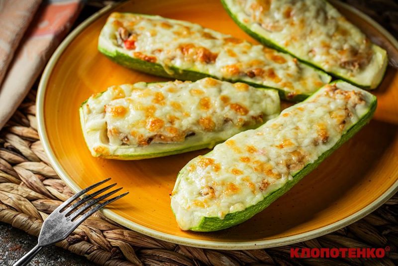 Запечені фаршировані кабачки з фаршем