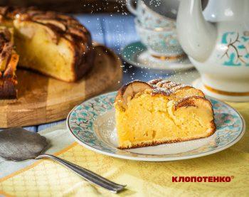 Яблучний пиріг на сметані