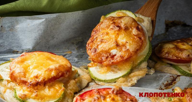 Запечене куряче філе з кабачком 