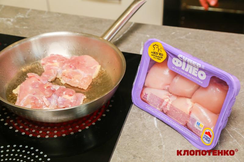 Обсмажування мяса на пательні