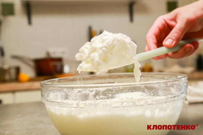 Приготування кокосової начинки для пляцка