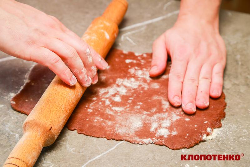 Розкочування тіста в пласт
