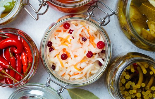 Пробіотики та пребіотики: в чому різниця та в яких продуктах містяться