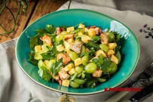 Салат з куркою та виноградом