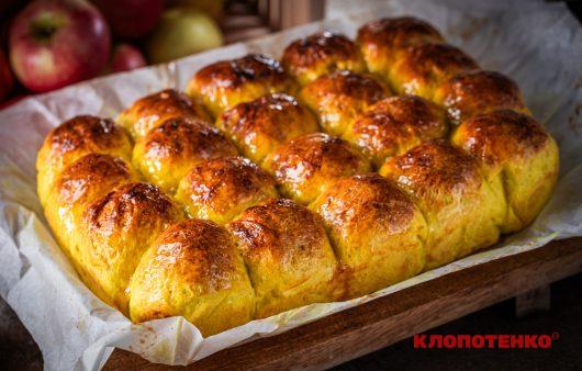 Солодкі пампушки з яблуками