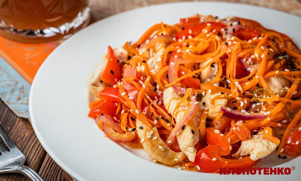 Теплий салат з курячим філе та овочами