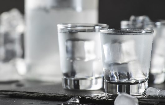 П’ять цікавих способів використання горілки в кулінарії