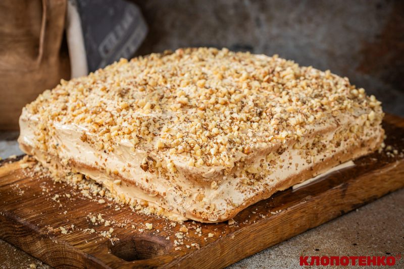 Готовий пляцок вишиванка