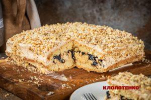 Пляцок з чорносливом