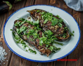 Фаршировані баклажани з яловичиною та оливками 