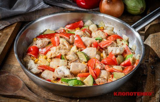 Куркв з овочами у вершковому соусі