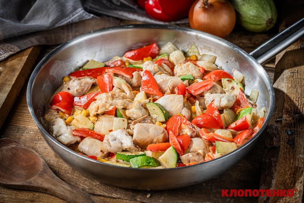 Куркв з овочами у вершковому соусі