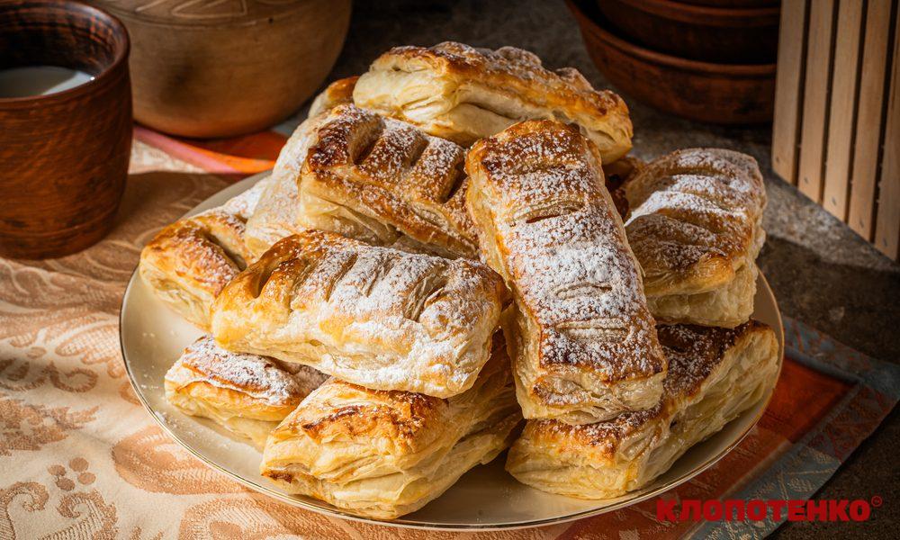 Слойки з яблуками