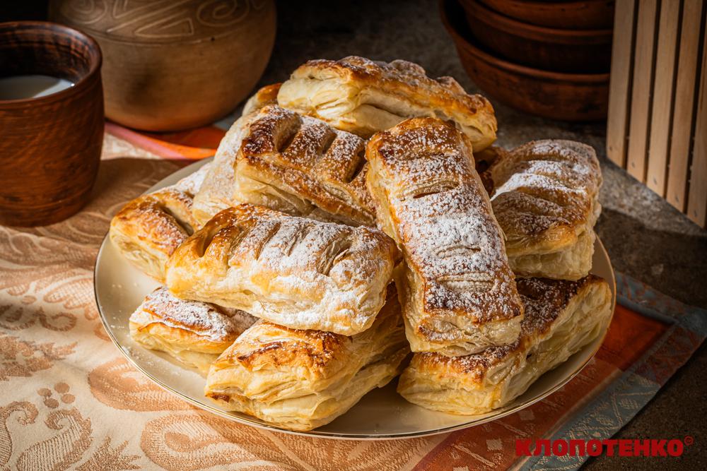 Слойки з яблуками