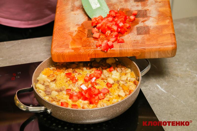 булгур з куркою і овочами
