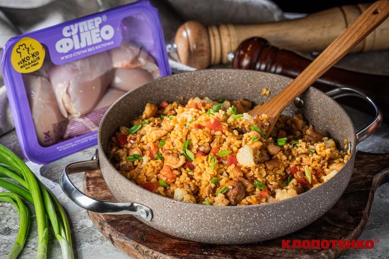 булгур з куркою і овочами
