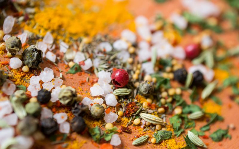 Скільки можна зберігати спецій і трави