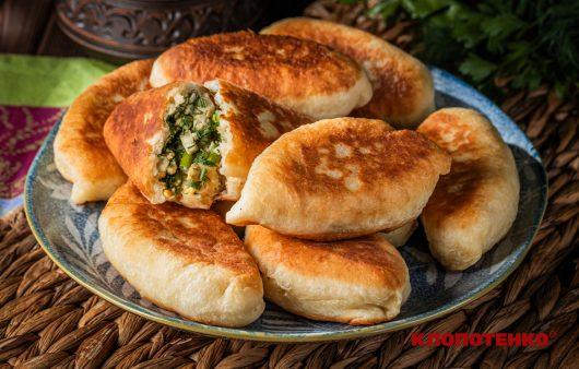 Пиріжки з яйцем та зеленню
