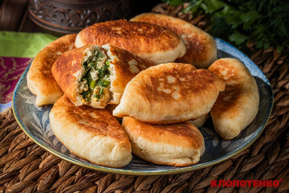 Пиріжки з яйцем та зеленню