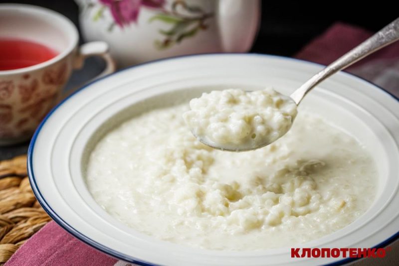 Рисова каша на молоці 