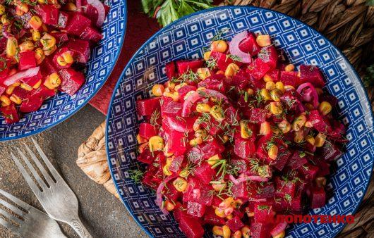 Буряковий салат з кукурудзою
