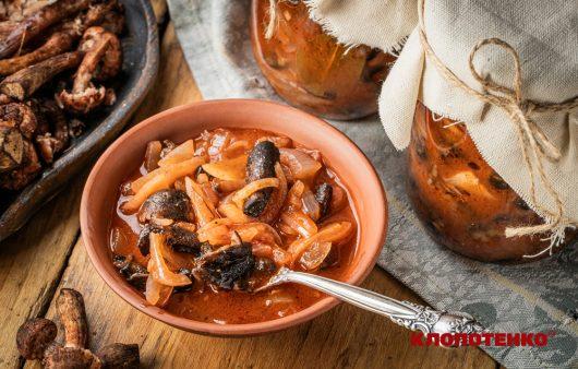 Опеньки в томаті