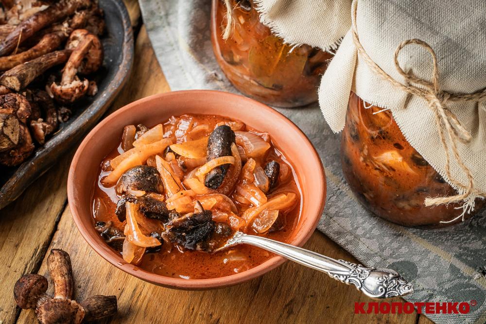 Опеньки в томаті