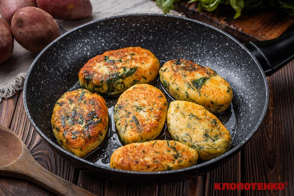 Ліниві пиріжки з картоплі на сковородф