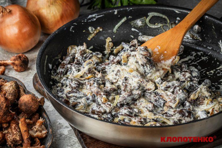 опеньки в сметані