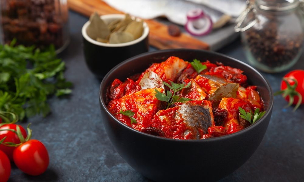 оселедець в томаті