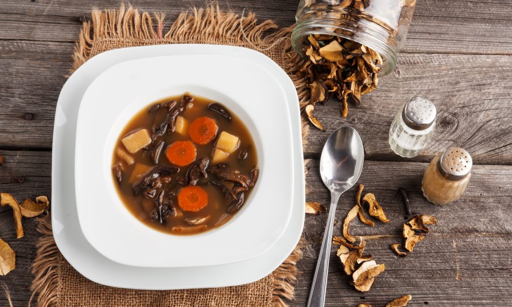 Суп з сушеними грибами