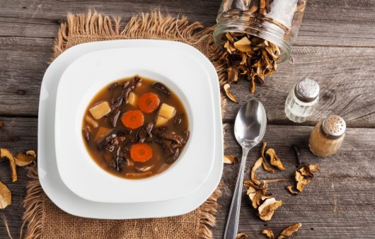 Суп з сушеними грибами