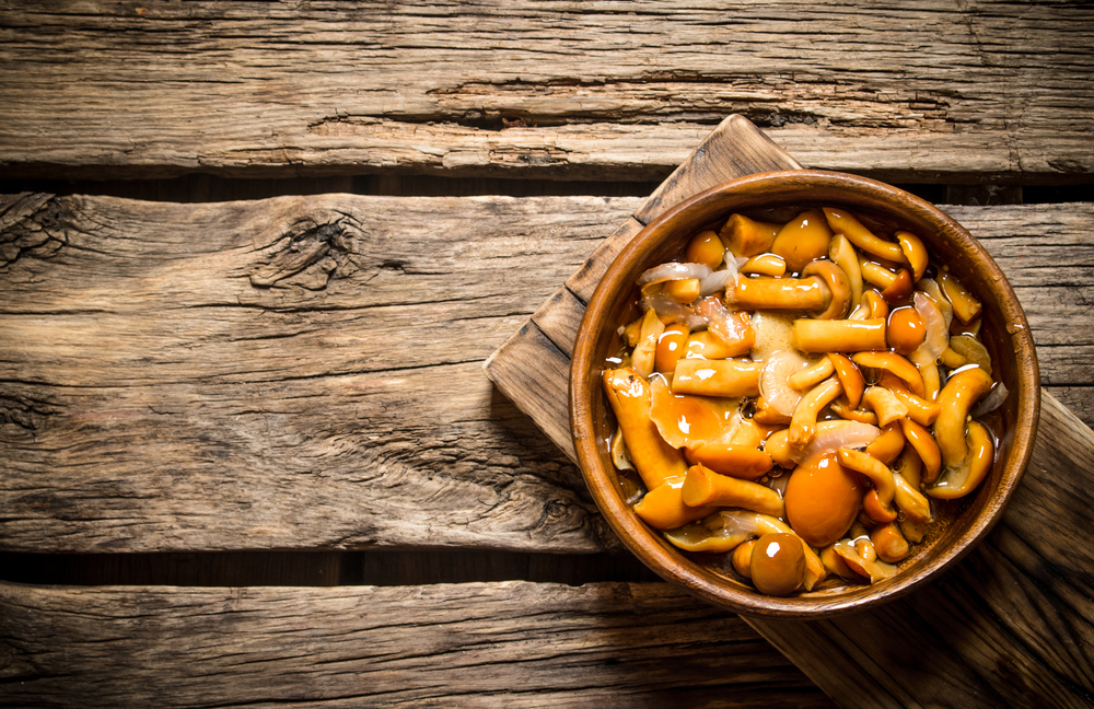 Скільки варити та як чистити опеньки