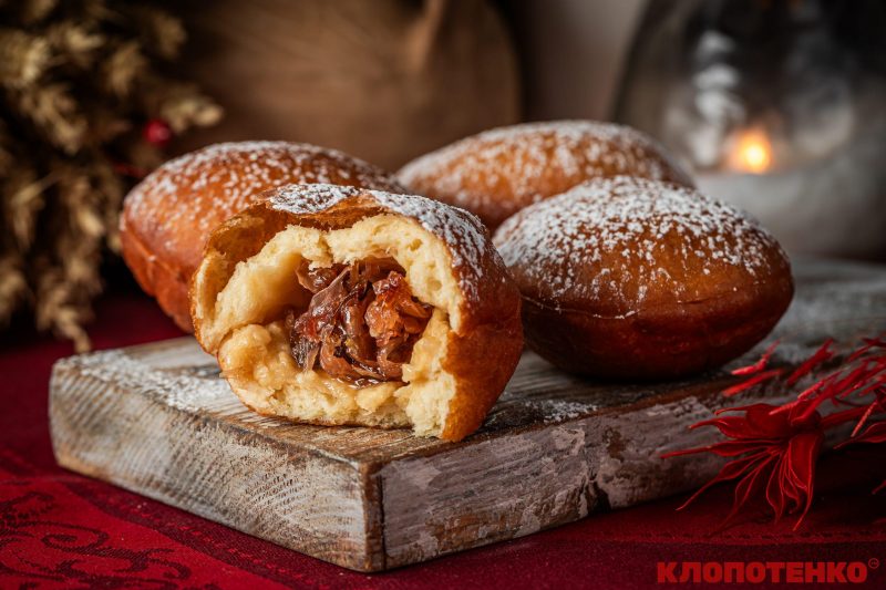 Пампухи з трояндовим варенням