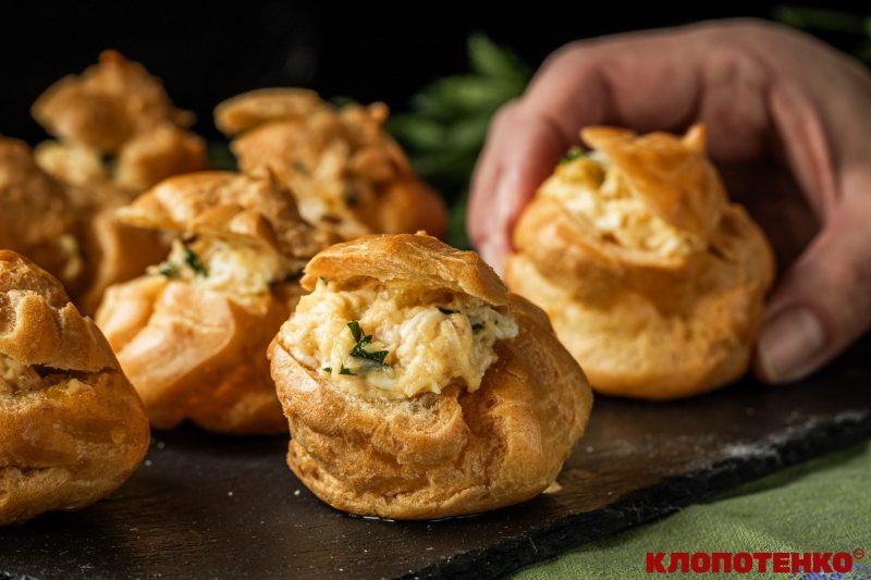 Заварні канапки з печінкою тріски