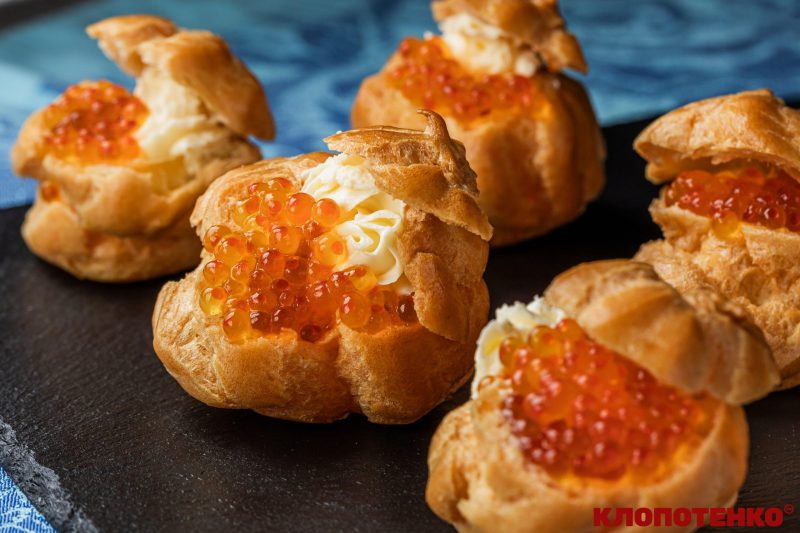 Заварні канапки з ікрою
