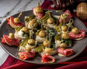 Канапки з ковбасою