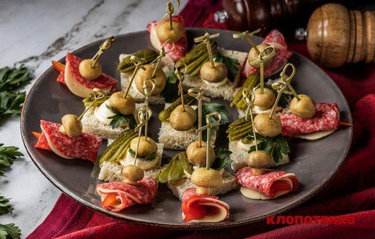 Канапки з ковбасою