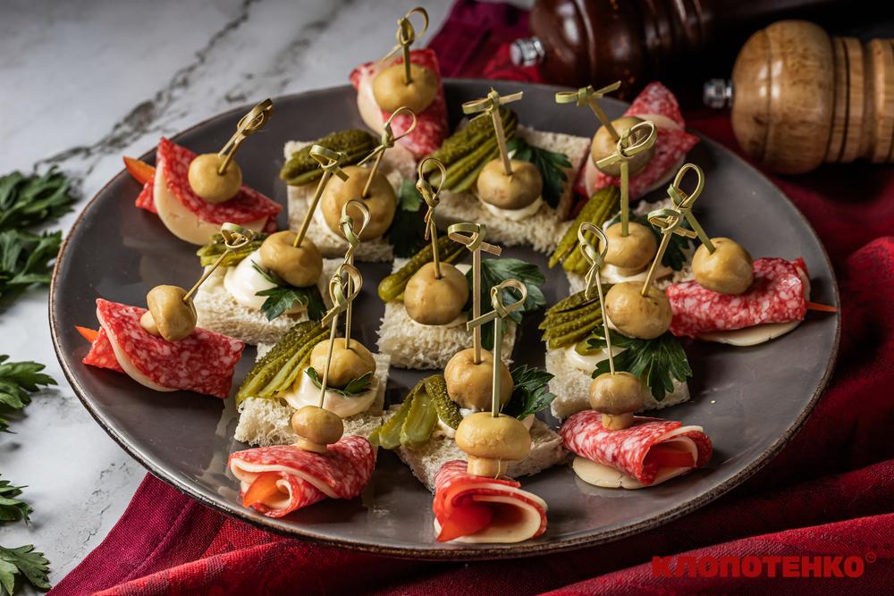 Канапки з ковбасою