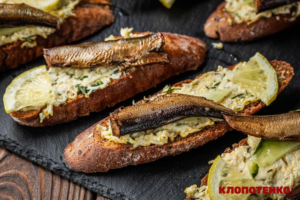 Бутерброди зі шпротами