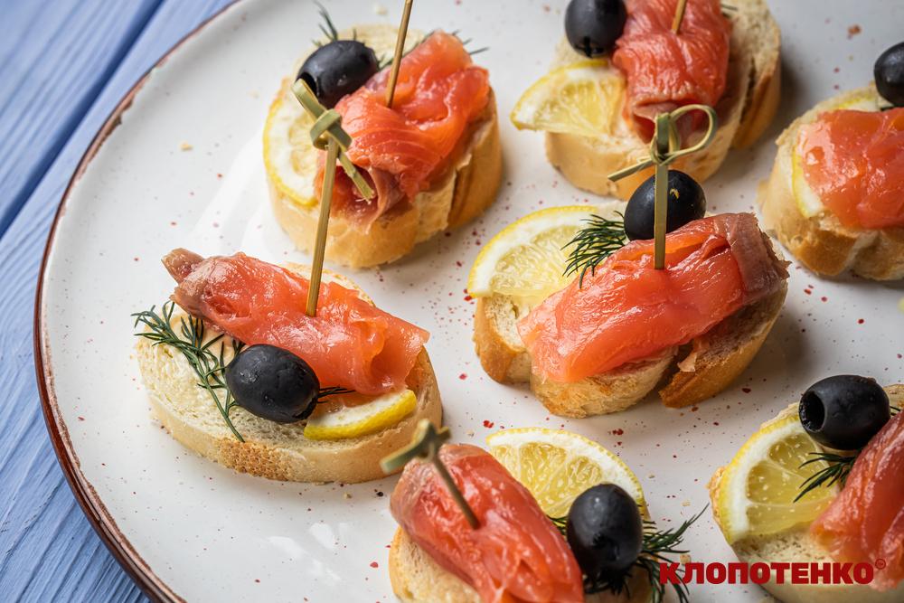 Канапки з червоною рибою